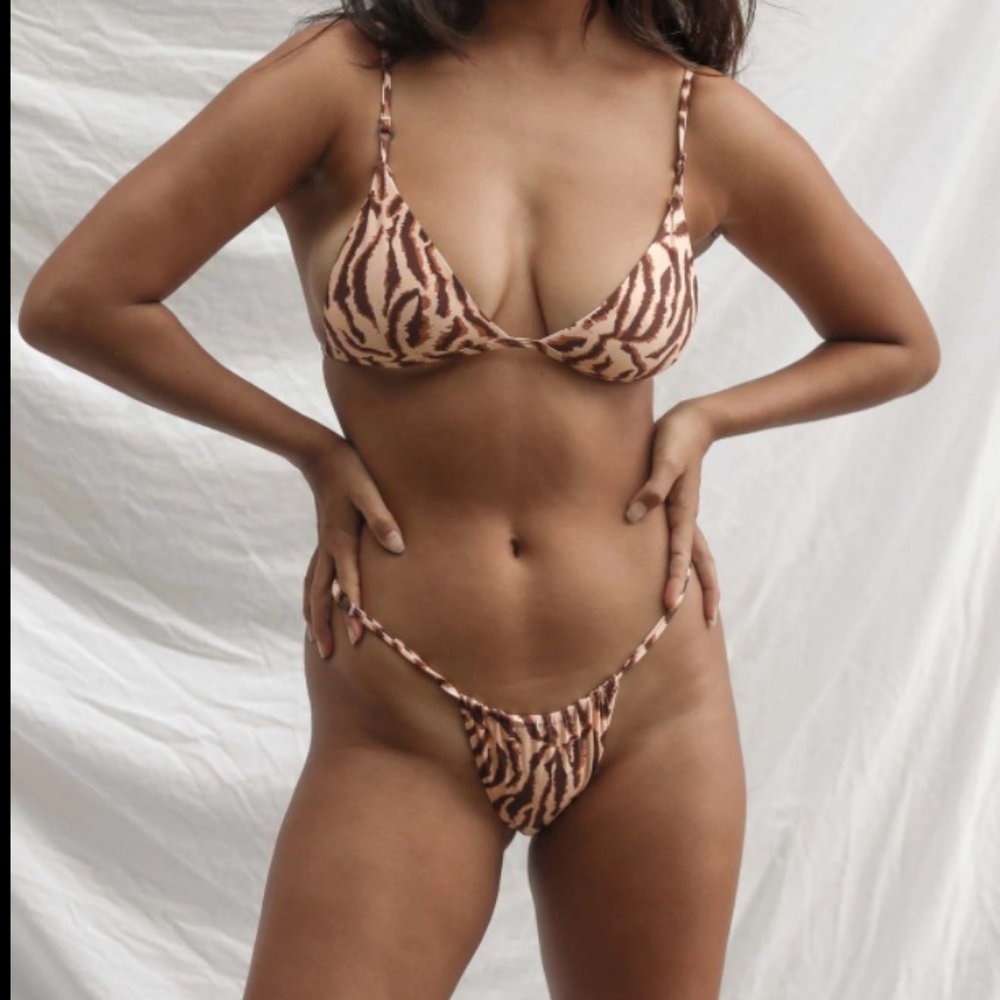 Stone Fox Swim Top (M) and Bottom (L) Pair